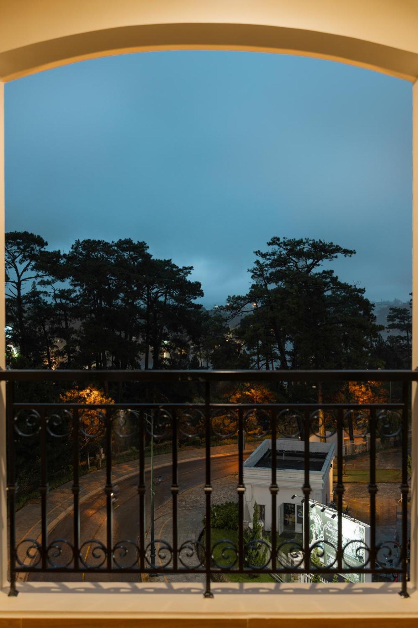 Lumina Hotel Da Lat Central Buitenkant foto